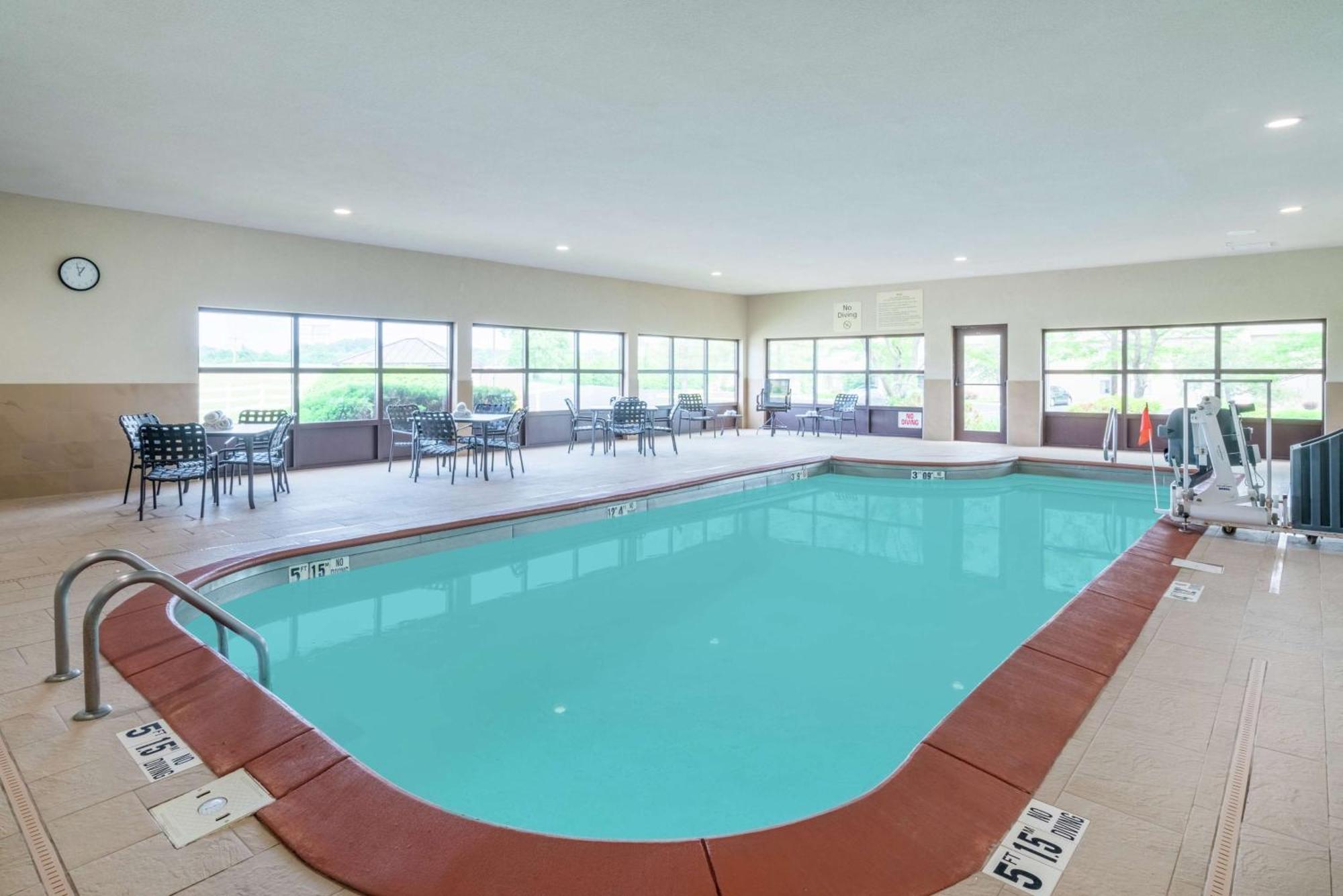 Hampton Inn Corydon Екстер'єр фото